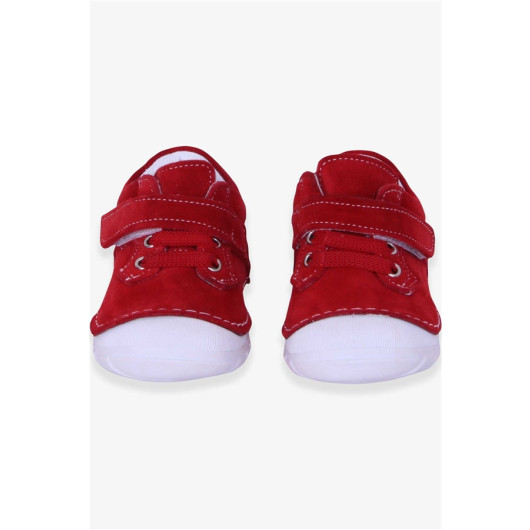 حذاء للبنات حديثات الولادة من الجلد الشامواه بلاصق فيلكرو لون احمر (مقاس 19-22)