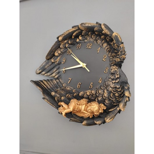 ساعة حائط مزخرفة على شكل الاجنحة باللون الاسود والذهبي