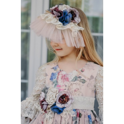 فستان بناتي بنمط قديم مزين بالدانتيل والزهور مع قوس شعر