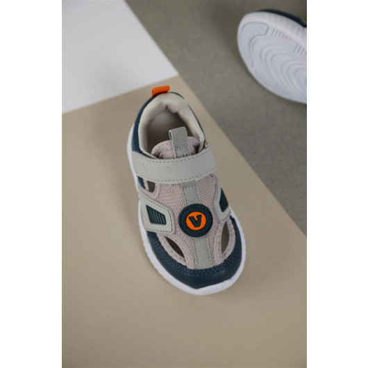 حذاء رياضي للأولاد حديثي الولادة لون رمادي بمقاسات بين 22 - 30