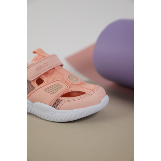 حذاء رياضي للبنات حديثي الولادة لون وردي بمقاسات بين 22 - 30