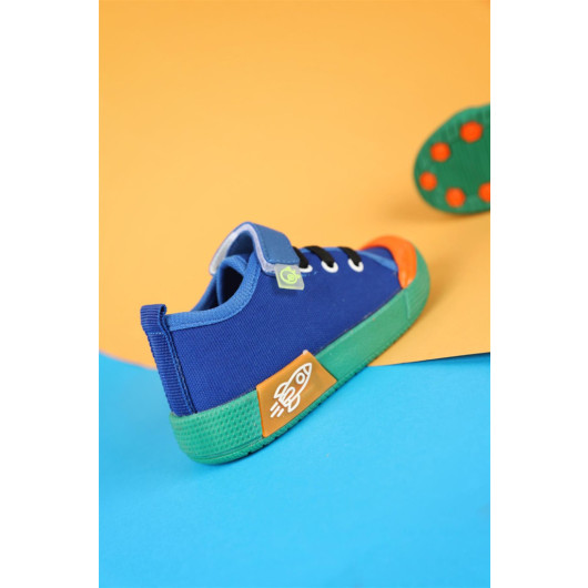 حذاء ولادي مزين بلون أزرق وبرتقالي بمقاسات بين 26 - 30