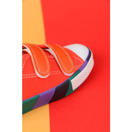 حذاء مناسب للجنسين بلون برتقالي بمقاسات بين 26 - 35