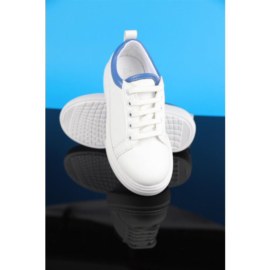 حذاء سنيكر لون أبيض وأزرق بمقاسات بين 31 - 35