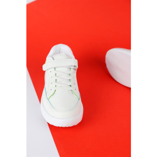حذاء رياضي مناسب للجنسين بلون أبيض بمقاسات بين 32 - 37