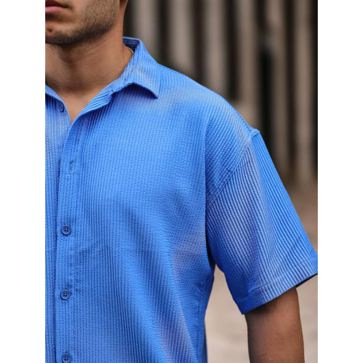 قميص رجالي أزرق قماش مخطط  كبير الحجم بأكمام قصيرة