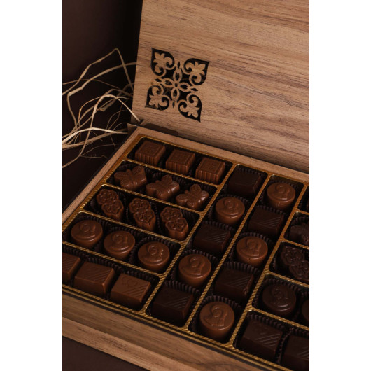 Wooden Box Special Handmade Filled Chocolate 40