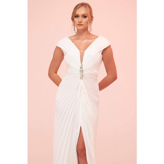 Ecru Plisoley Long Evening Dress With Stone Slit On The Front