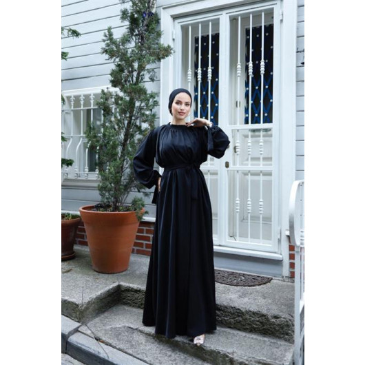 فستان حجاب فضفاض أسود بياقة زم
