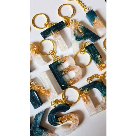 ميدالية مفاتيح ايبوكسي برسمة حرف شفاف ملونة