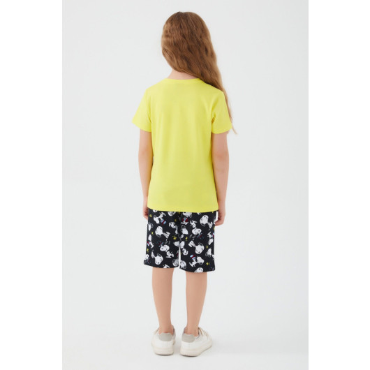 Walking Yellow Girl Capri Set