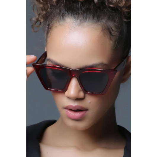 نظارة نسائية شمسية حمراء مزينة