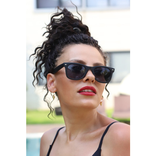 نظارات شمسية للجنسين لون أسود مطفي