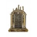 قطعة ديكور فنية على شكل باب الكعبة مزينة بأحجار كريستالية على شكل لفظ الجلالة بلون ذهبي