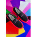 حذاء سنيكرز للنساء لون أسود وفوشيا
