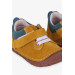 حذاء للأولاد حديثي الولادة من الجلد الشامواه بلاصق فيلكرو لون اصفر خردلي (مقاس 19-22)