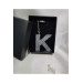 ميدالية مفاتيح من الايبوكسي برسمة حرف K لامع